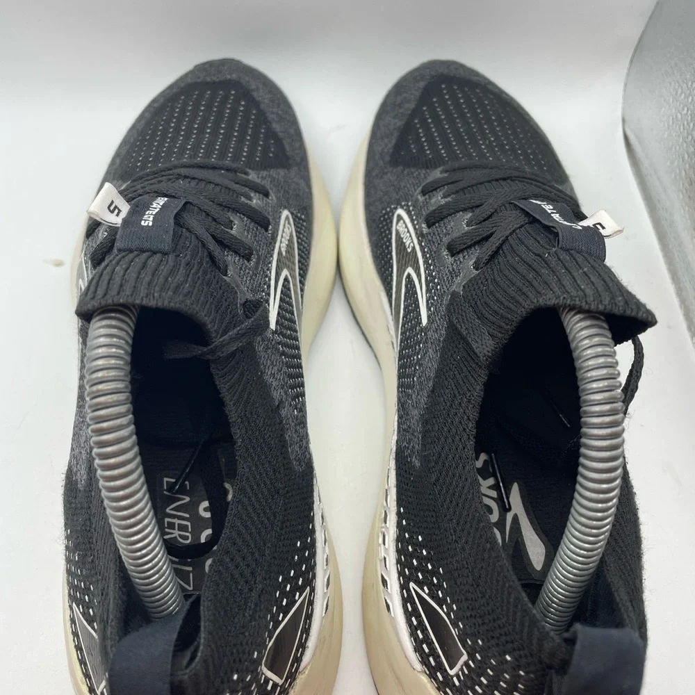 Brooks Levitate GTS 5 womens black sneakers size 9.5